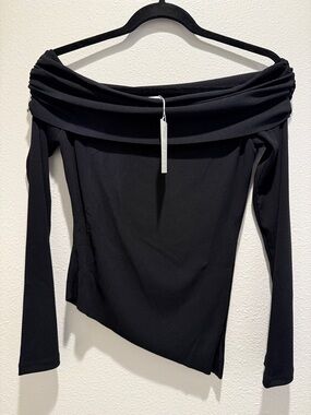 Clothing Atelier Off-Shoulder Black Long Sleeve Top